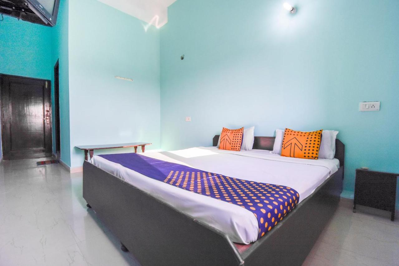 Spot On 62795 Sojourn Hotel
